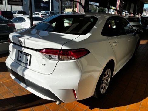 Used 2022 Toyota Corolla LE FWD image 9