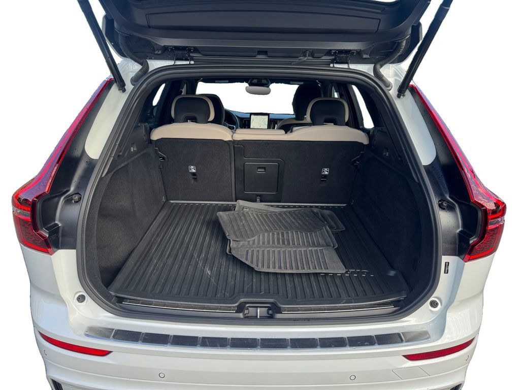 Certified 2026 Volvo XC60 B5 Plus AWD/4WD image 6
