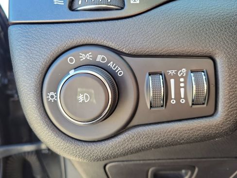 Used 2020 Jeep Cherokee Trailhawk w/ Technology Group AWD/4WD image 22