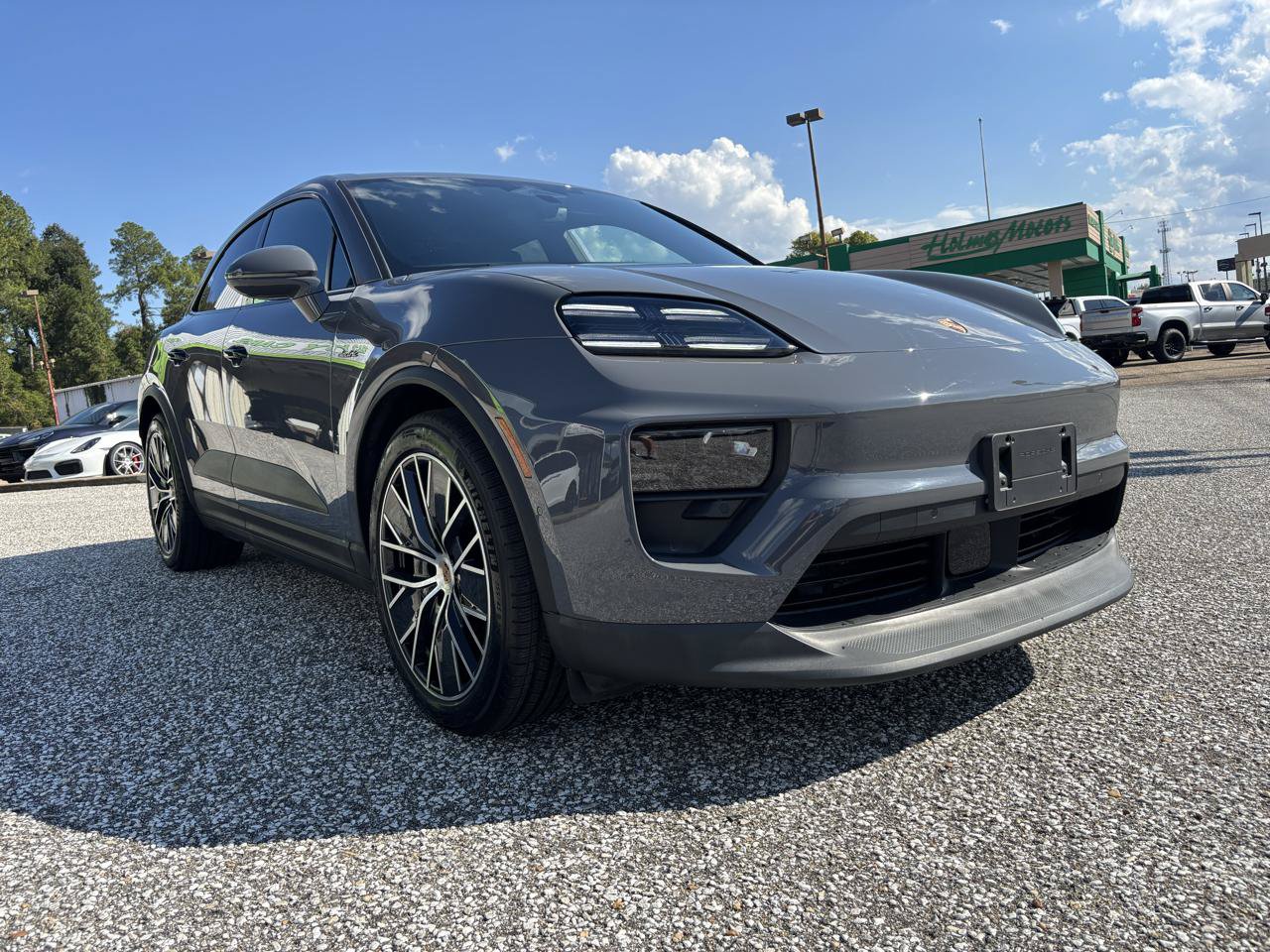 Used 2025 Porsche Macan 4 Electric AWD/4WD image 11