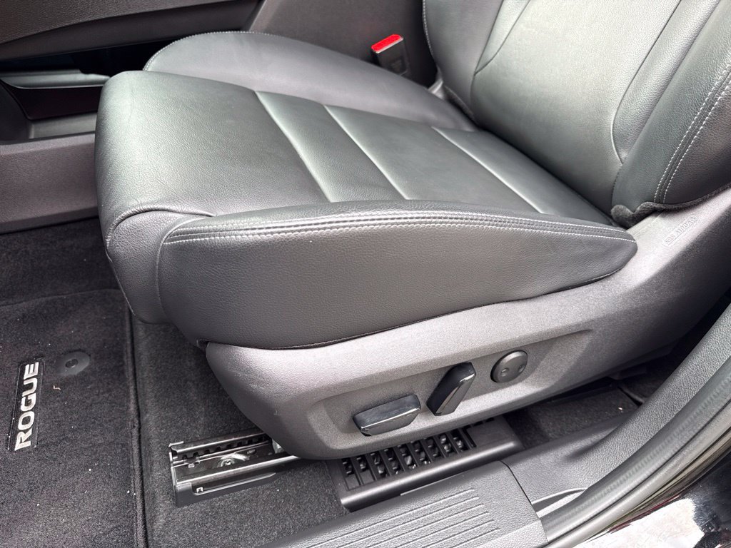 Certified 2025 Nissan Rogue SL FWD image 19