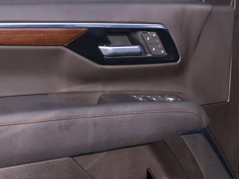 Used 2025 Chevrolet Suburban High Country image 18