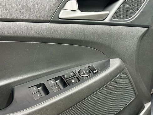 Used 2019 Hyundai Tucson Value FWD image 18