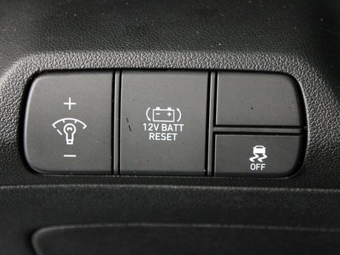 Certified 2025 Hyundai Elantra SEL image 19