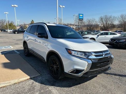 Used 2018 Mitsubishi Outlander LE image 4