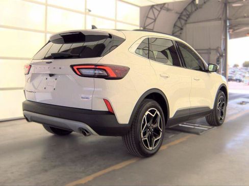 Used 2026 Ford Escape Platinum w/ Premium Technology Package AWD/4WD image 9