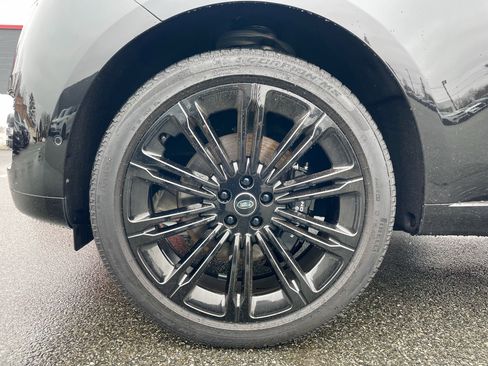 Certified 2025 Land Rover Range Rover SE image 9