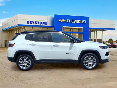 Used 2025 Jeep Compass Limited AWD/4WD image 8
