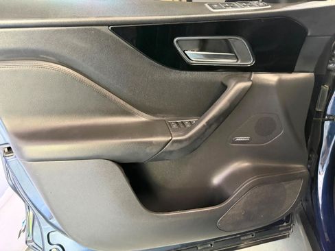 Used 2017 Jaguar F-PACE Premium AWD/4WD image 10