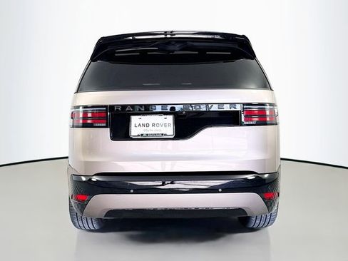 Certified 2025 Land Rover Discovery Dynamic SE image 6