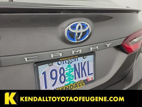 Used 2022 Toyota Camry SE FWD image 11