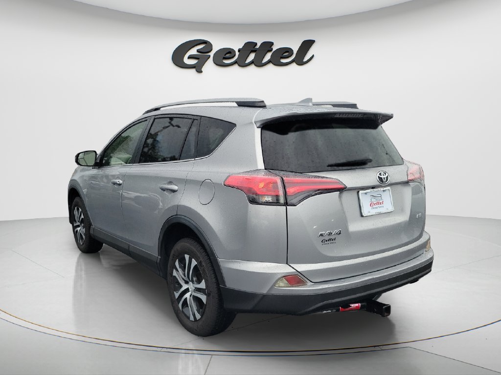 Used 2018 Toyota RAV4 LE FWD image 7