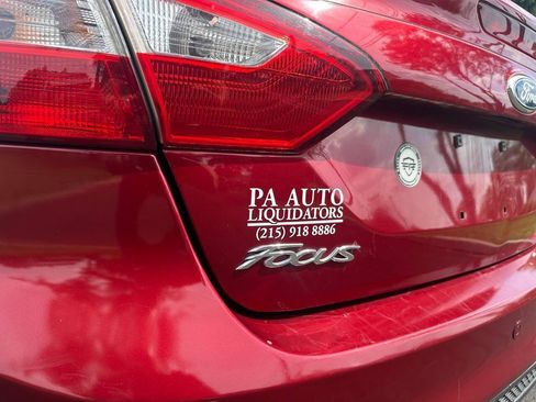 Used 2014 Ford Focus SE w/ SE Winter Package FWD image 8