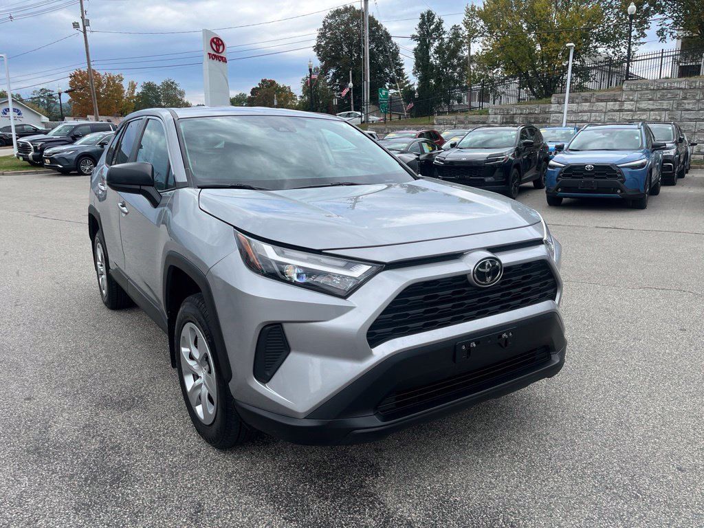 Used 2023 Toyota RAV4 LE AWD/4WD image 7