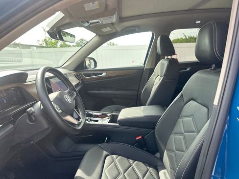 Used 2025 Volkswagen Atlas SE w/ Panoramic Sunroof Package FWD image 44