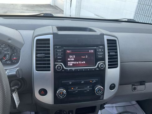 Used 2018 Nissan Frontier SV AWD/4WD image 16