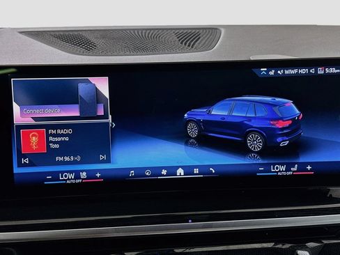 Used 2024 BMW X5 xDrive40i w/ M Sport Package AWD/4WD image 16