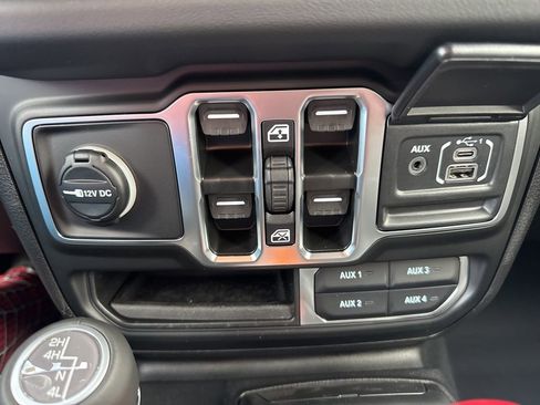 New 2026 Jeep Wrangler Unlimited Sahara AWD/4WD image 17