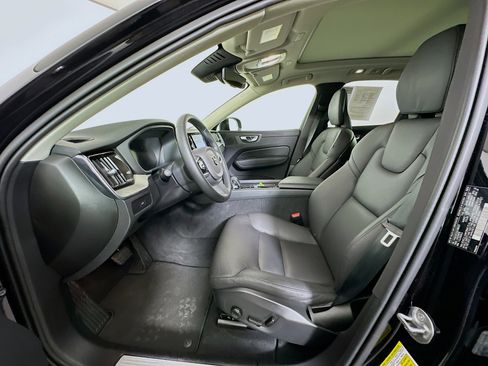 Used 2025 Volvo XC60 B5 Plus image 13