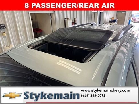 Used 2017 Toyota Sienna XLE w/ XLE Navigation Package FWD image 2