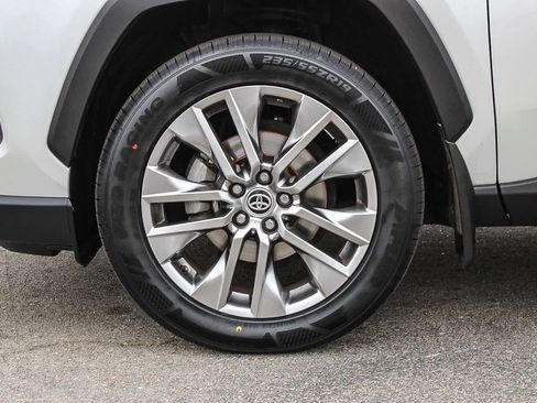 Used 2023 Toyota RAV4 XLE Premium FWD image 11