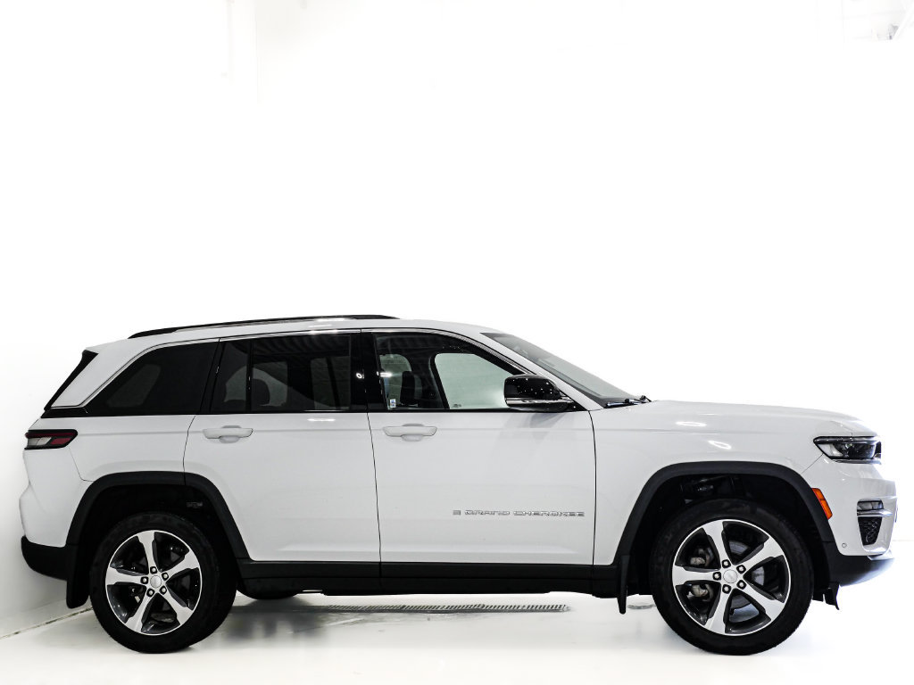 Used 2023 Jeep Grand Cherokee Limited w/ Luxury Tech Group II AWD/4WD image 4
