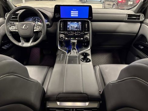 Certified 2025 Lexus LX 600 4WD w/ Luxury Package image 16