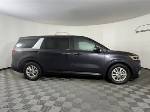 Certified 2024 Kia Carnival LX image 9