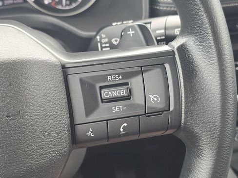 Used 2025 Nissan Rogue S image 10