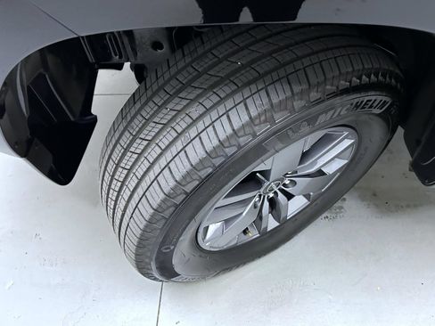 Certified 2025 Nissan Frontier SV AWD/4WD image 23