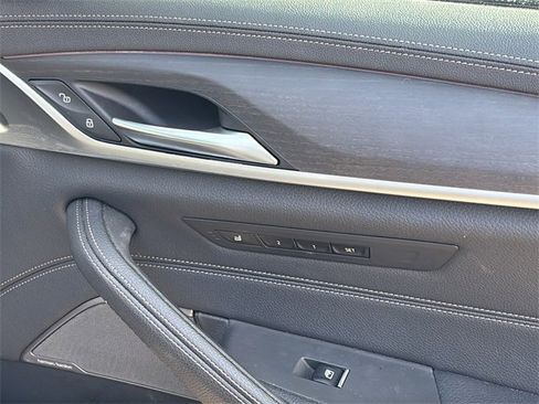 Used 2023 BMW M550i xDrive w/ Dynamic Handling Package image 38