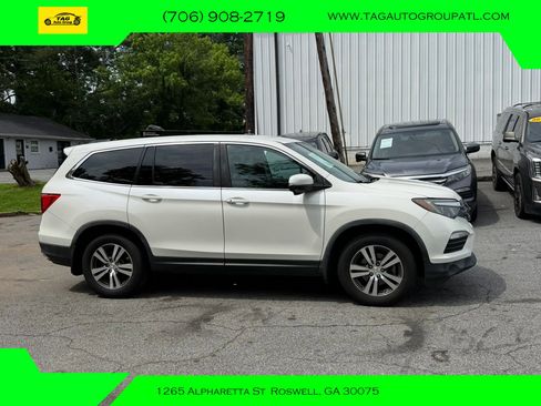 Used 2017 Honda Pilot EX image 2