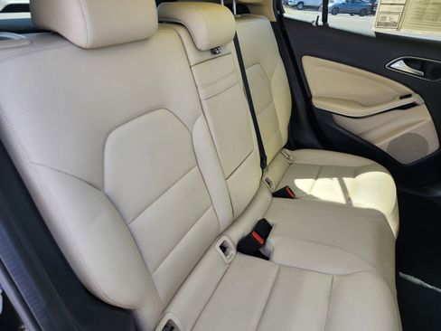 Used 2019 Mercedes-Benz GLA 250 4MATIC image 16