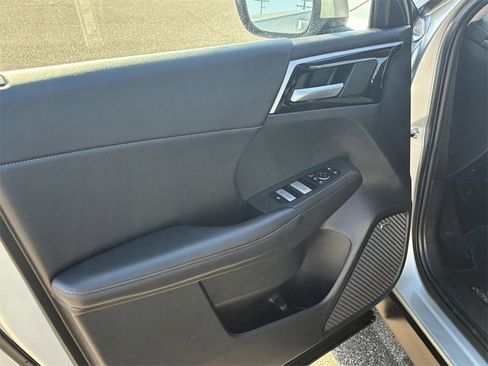 Used 2025 Mitsubishi Outlander SE image 19