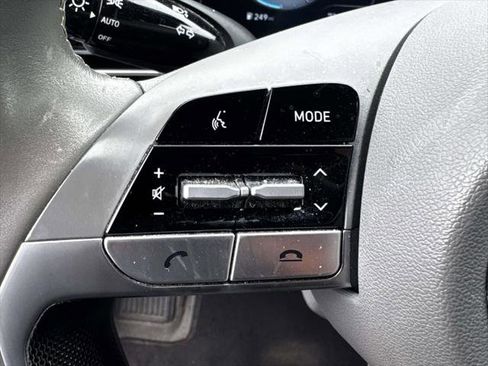 Used 2023 Hyundai Elantra SEL w/ Convenience Package FWD image 18