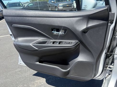 Used 2025 Nissan Versa SV FWD image 18