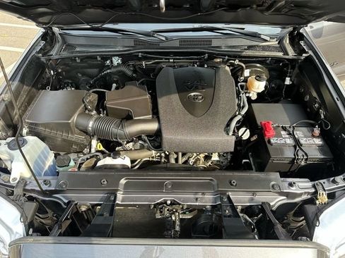 Used 2022 Toyota Tacoma SR5 w/ Black Out Package (TMS) AWD/4WD image 7