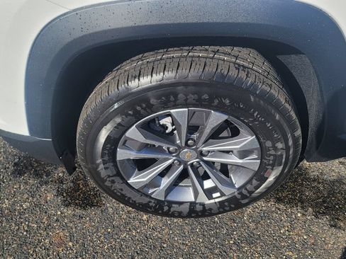 New 2026 Chevrolet Equinox LT w/ Convenience Package II FWD image 6