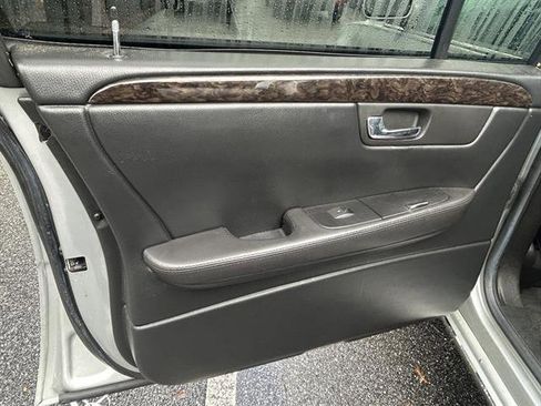 Used 2011 Cadillac DTS Limousine image 20