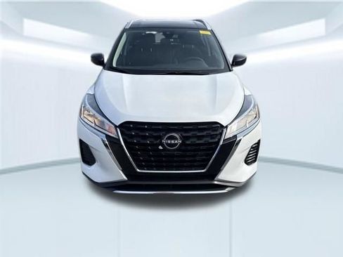 Used 2023 Nissan Kicks SV FWD image 2
