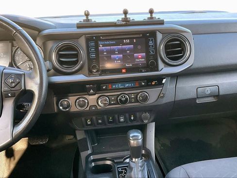 Used 2017 Toyota Tacoma TRD Off-Road image 6
