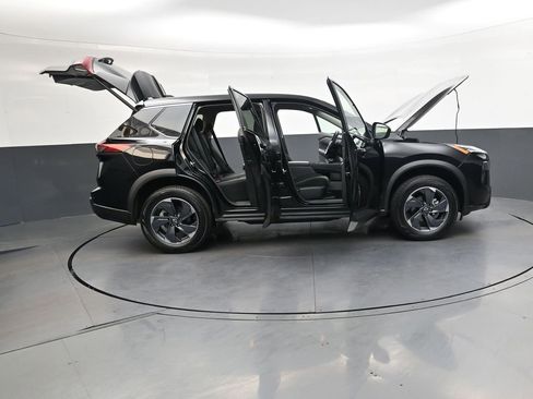 Used 2025 Nissan Rogue SV image 46