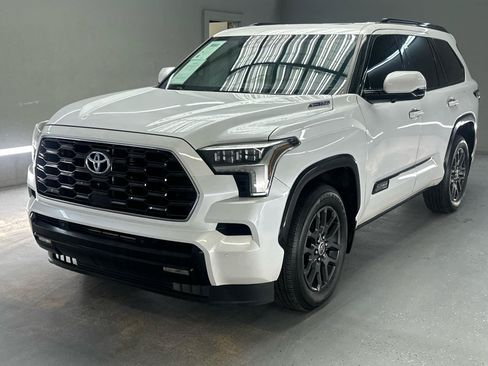 Used 2023 Toyota Sequoia Platinum AWD/4WD image 3