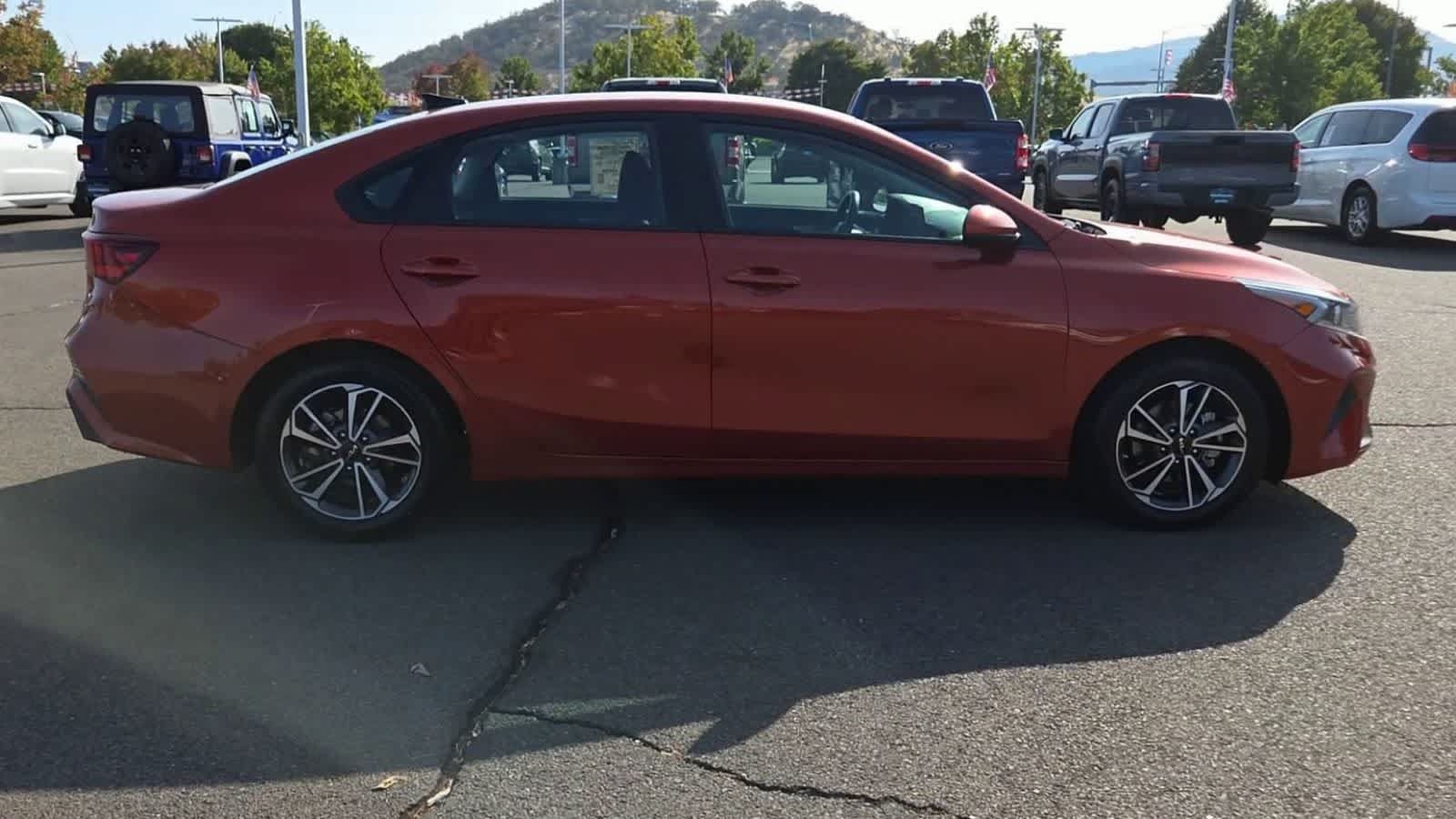 Used 2022 Kia Forte LXS FWD image 9