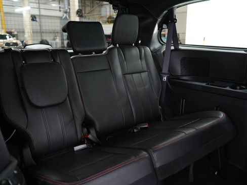 Used 2016 Dodge Grand Caravan R/T FWD image 13