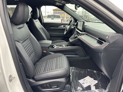 New 2026 Ford Explorer ST-Line w/ ST-Line Street Pack image 14