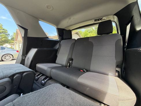 Used 2020 Chevrolet Traverse LT FWD image 28