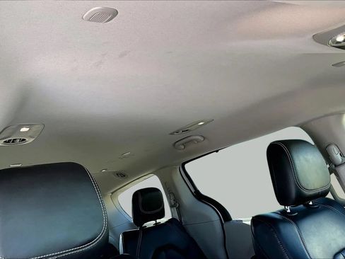 Used 2023 Chrysler Pacifica Touring-L FWD image 26