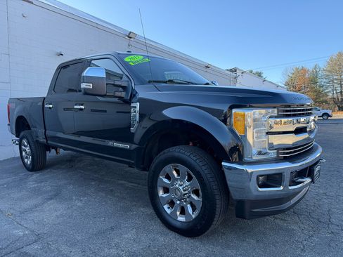 Used 2017 Ford F250 Lariat w/ Chrome Package image 14