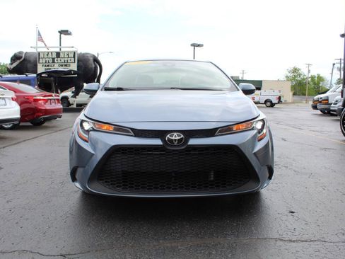 Used 2021 Toyota Corolla LE FWD image 2